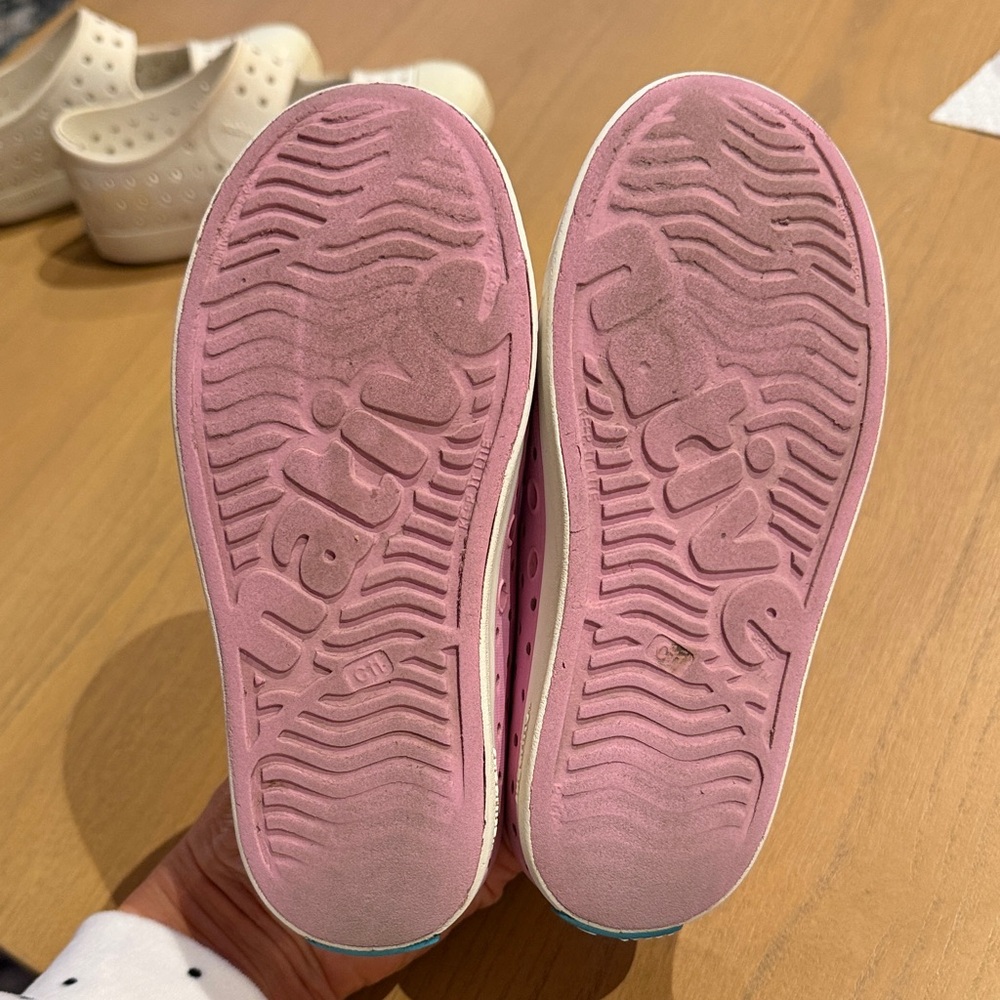 Native Pink and White Slip-On Jefferson. Little kids size 11 Footwear - Picture 2 of 6